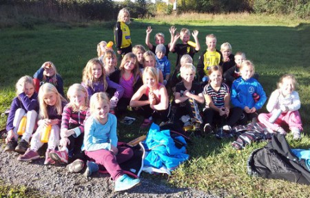 Vi är nöjda och stolta över att vi sprang 120 varv = 120 km = 12 mil.